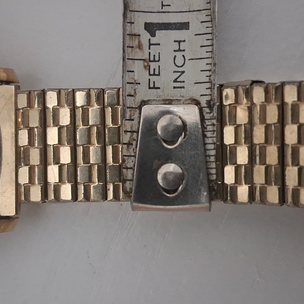 Omega Gold Quartz Watch - Picture 15 of 15